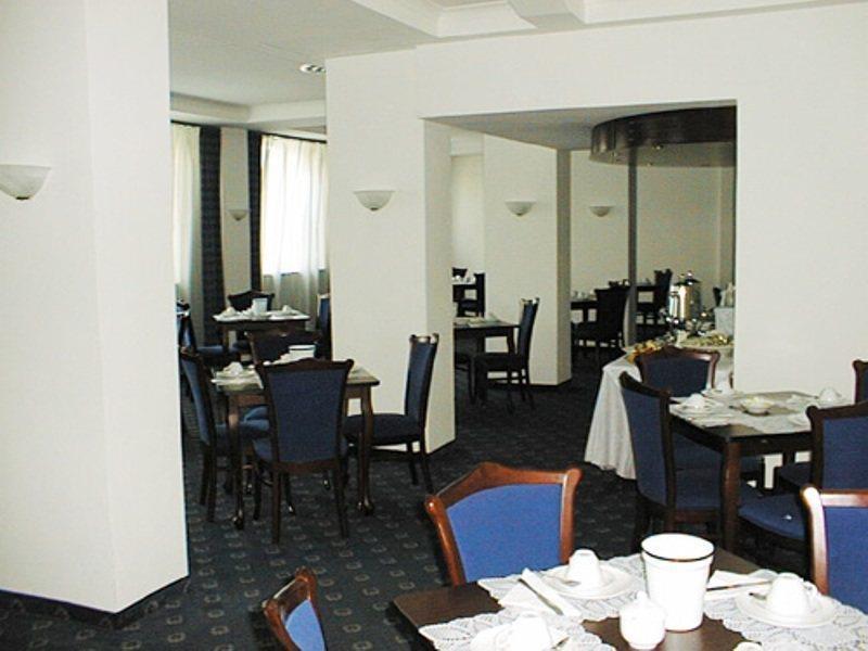 Hotel Mediterraneo Чивітавекк'я Ресторан фото